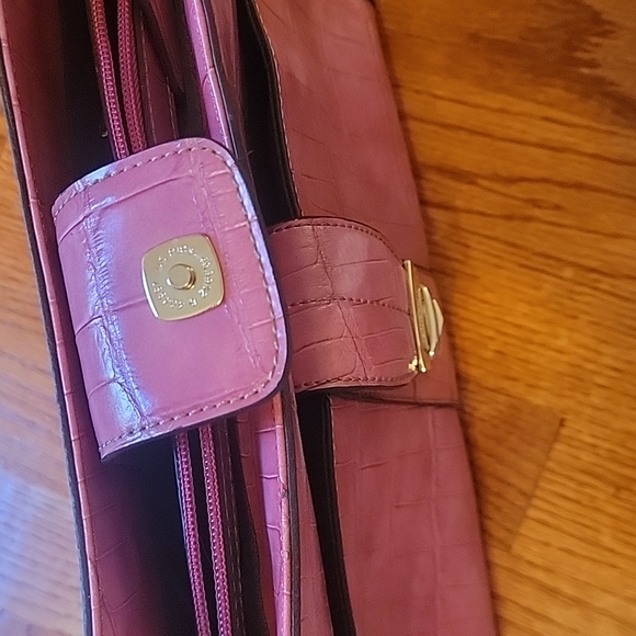 Liz Clairborne Pink Alligator Purse - Picture 2 of 4
